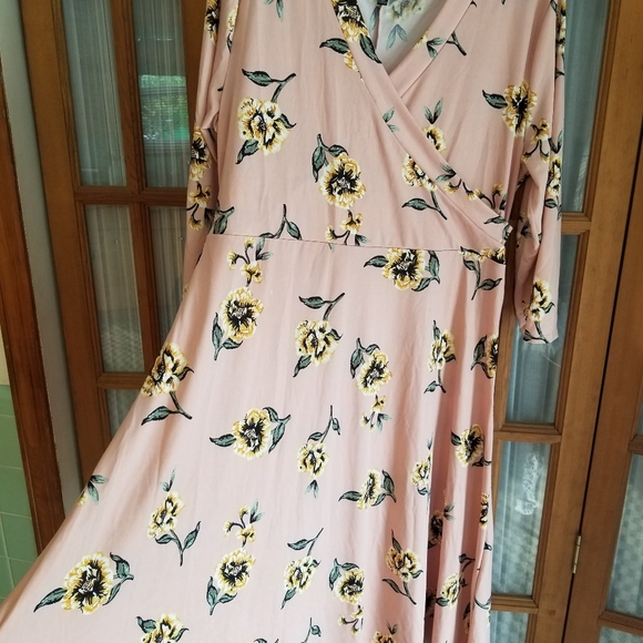 Dress - Picture 4 of 4